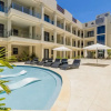Отель NEW Modern 2BR 2BA Condo w Gym Pool BBQ Parking, фото 18