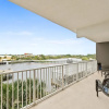 Отель Laketown Wharf by Book That Condo, фото 27
