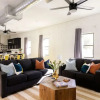 Отель Stellar By Avantstay Modern Artist's Loft in Old Town w/ Patio, фото 3