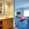 Отель Hampton Inn & Suites Boston/Waltham, фото 20