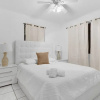 Отель Wynwood Central 2BD Apartment w Parking, фото 4