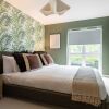 Отель The Bow Mews - Modern & Bright 2BDR Apartment with Patio, фото 14