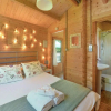 Отель The Cabin with Hot Tub, фото 10