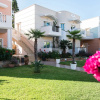 Отель King's Village Apartments, фото 1