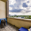 Отель Hang Ten- Large Townhome, lux amenities, parking, фото 25