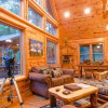 Отель Denali Private Cabin Includes Xbox, Hot Tub, and Stone Pizza Oven by Redawning, фото 16