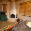 Отель Piñon Dream - Walk to The Plaza, Comfortable Southwestern Style, фото 2