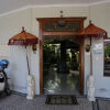 Отель RedDoorz near Pantai Double Six, фото 12