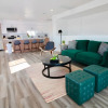 Отель Los Angeles 3BR Villa Suites-FreeParking, фото 1