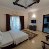 Отель Fully furnished 3 bed portion with private entrance & security, фото 3