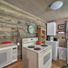 Отель Historic Cabin: Grill & Hiking Trail Access!, фото 3