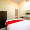 Отель OYO 2010 Dalem Jongke Homestay, фото 6