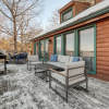 Отель Fontana by Avantstay Gorgeous Mountain Cabin w/ Views, Hot Tub & Game Room!, фото 13