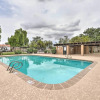 Отель Renovated Chandler Townhome: Walk to Downtown, фото 15