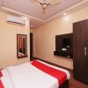 Отель OYO 13483 Hotel Aradhya's, фото 4