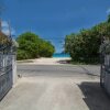 Отель Welcome to the Unpretentious and Breezy Graceville, Steps Away From the Beach, фото 6