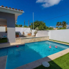 Отель Remodeled 3br2ba Cozy Central Private Pool, фото 1