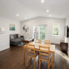 Отель Gorgeous 2-bedrooms Duplex Upper Unit, фото 12