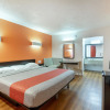 Отель Motel 6 Houston, TX - East, фото 2