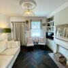 Отель The Emerald - Central Henley 2 Bedroom House, фото 16