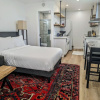 Отель Studio with Large Deck and Full Kitchen, фото 2