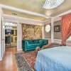 Отель Romantic Pasadena Home w/ Covered Porch!, фото 3