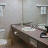 Отель Lexington Inn & Suites Windsor, фото 8