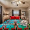 Отель Texas Trio Cabin, 3 Bedrooms, Hot Tub, Fireplace, Sleeps 6, фото 4