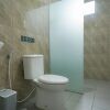 Отель RedDoorz near Exit Toll Sirkuit Sentul, фото 15