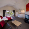 Отель Boathouse Resort Studios & Suites, фото 2