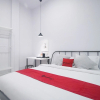 Отель RedDoorz Plus @ Manokwari City Center, фото 8