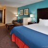 Отель Holiday Inn Express & Suites North Kansas City, an IHG Hotel, фото 3