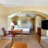 Отель La Quinta Inn & Suites by Wyndham Marble Falls, фото 42