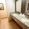 Отель C'mon Inn Hotel & Suites, фото 8