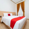 Отель RedDoorz near Griya Agung Palembang, фото 7