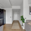 Отель Sanders Arch - Minimalistic 1-bdr Apt w Balcony, фото 1