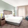 Отель La Quinta Inn & Suites by Wyndham Newport, фото 3