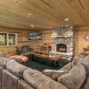 Отель River Road Lodge 7 Bedroom Lodge by NW Comfy Cabins by Redawning, фото 18