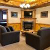 Отель Sojourner's Lodge & Log Cabin Suites, фото 17