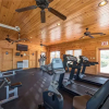Отель Majestic Manor - Three Bedroom Cabin, фото 8