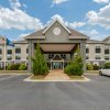 Отель Clarion Pointe Columbus-Bradley Park в Колумбусе