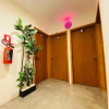 Отель Huge Hotel Room for 6/Lowest Rate, фото 3