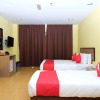 Отель OYO 89352 Golden Terminal Lodge, фото 10