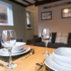 Отель Excellent 3 bed House - Close To Airport, фото 11