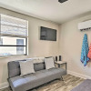 Отель Pet-friendly Madeira Beach Studio Near Coast!, фото 4