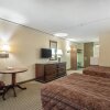 Отель Econo Lodge Inn And Suites, фото 35