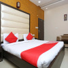 Отель OYO 12479 Hotel city shine, фото 17