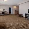 Отель Days Inn & Suites by Wyndham Rochester Hills MI, фото 6