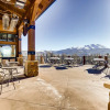 Отель Ski-in/ski-out At Crystal Peak Lodge 3 Bedroom Condo, фото 21
