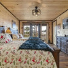 Отель Cabin Fever - 2 Bedrooms, 2 Baths, Sleeps 8 2 Cabin by Redawning, фото 4